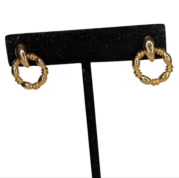 VINTAGE Delicate Gold Post Circle Door Knocker Classic Earrings Door Knocker - Picture 5 of 10